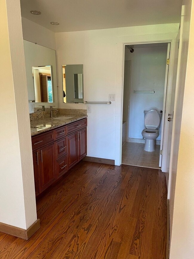 Building Photo - Close To Stanford University  3BR/2+1BA - Menlo Park