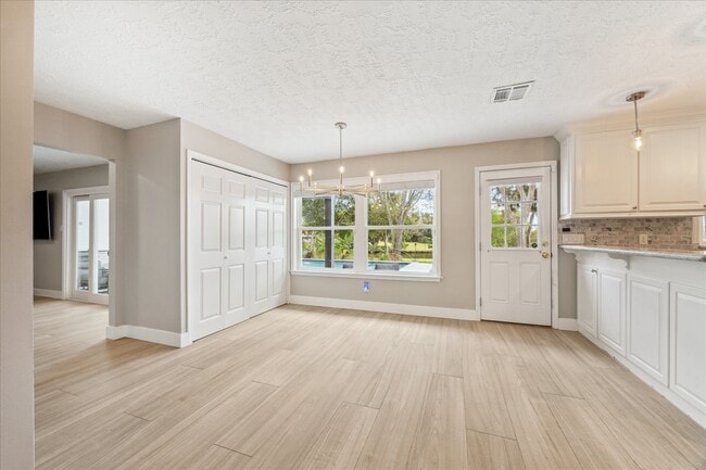 Building Photo - 205 W Bayou Dr