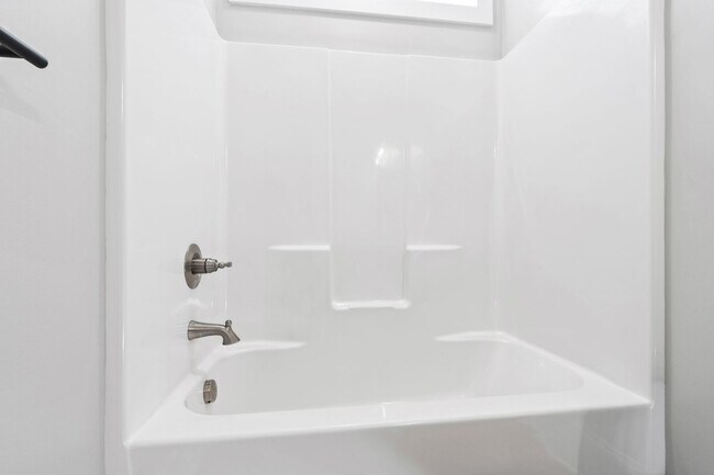 Building Photo - Beautifully Built Ranch Home in Desirable ...