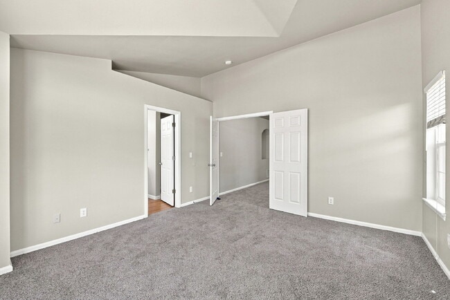 Building Photo - $2,695.95 - 3 Bed, 2.5 Bath Newly Updated Townhome in Centennial with Central AC