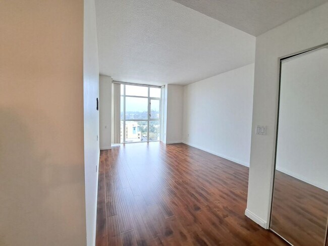 Building Photo - 850 Beech St