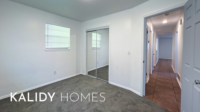 Building Photo - 2825 SW 76th St