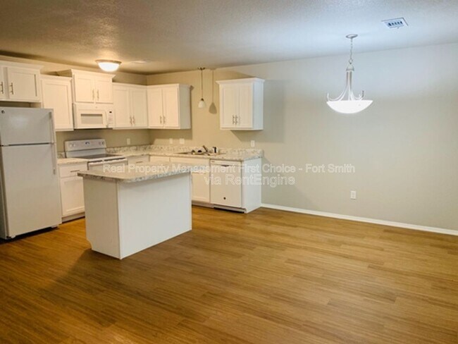 Building Photo - 2121 Ingalls Ln