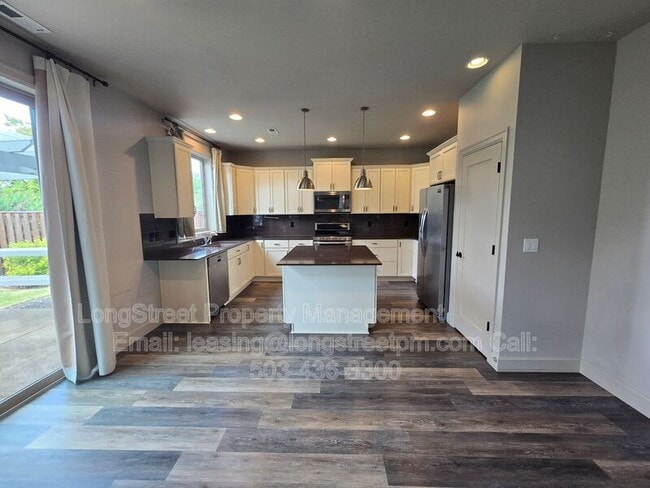 Building Photo - 3338 SE Summerfield Dr