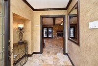 Building Photo - 2802 S Doral Dr