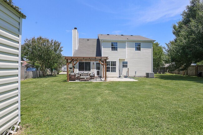 Building Photo - 4 bedroom 3 Bath in Tangelwoods - Fenced in backyard