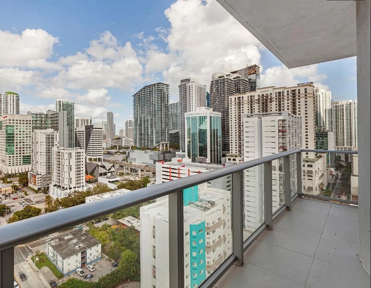 Building Photo - 1010 SW 2nd Ave