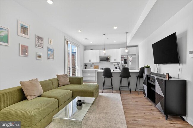 Building Photo - 304 Master St