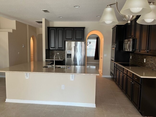 Building Photo - Five Bedroom with Water View in Avalon Park