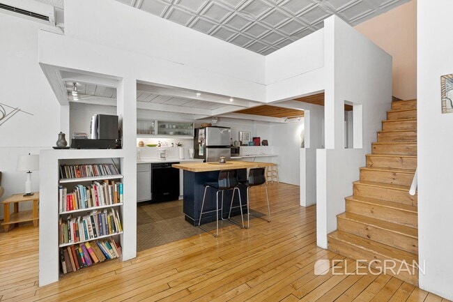 Building Photo - 48 White St