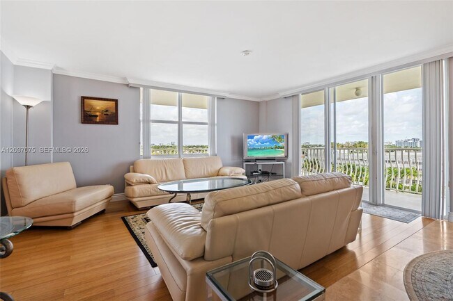 Building Photo - 1 Las Olas Cir