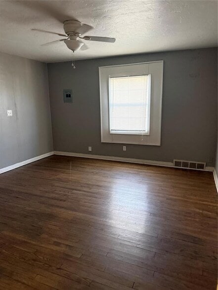 Building Photo - 1701 N Barnes Ave