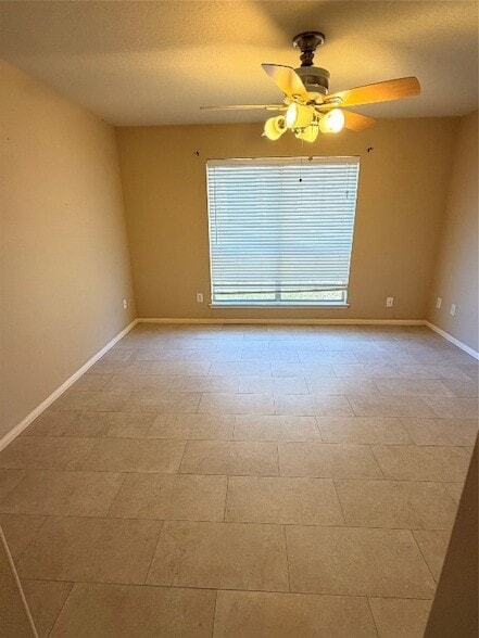 Building Photo - 906 Taylor Ridge Dr