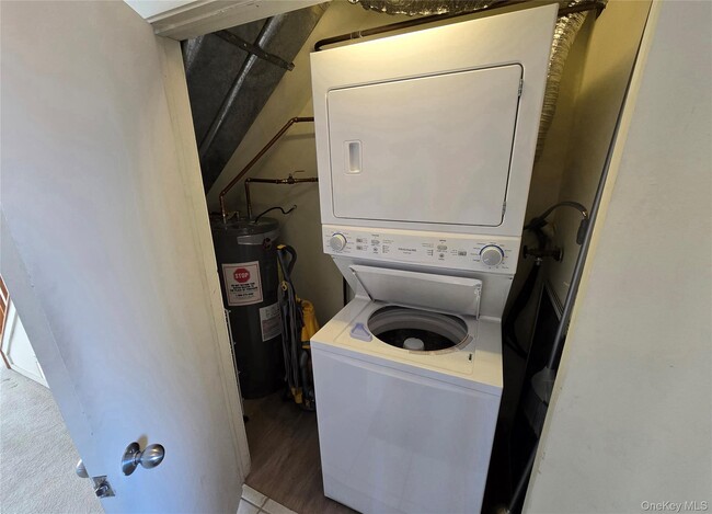 Building Photo - 220 Montauk Hwy