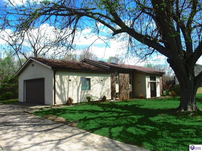 Building Photo - 609 Foxfire Rd