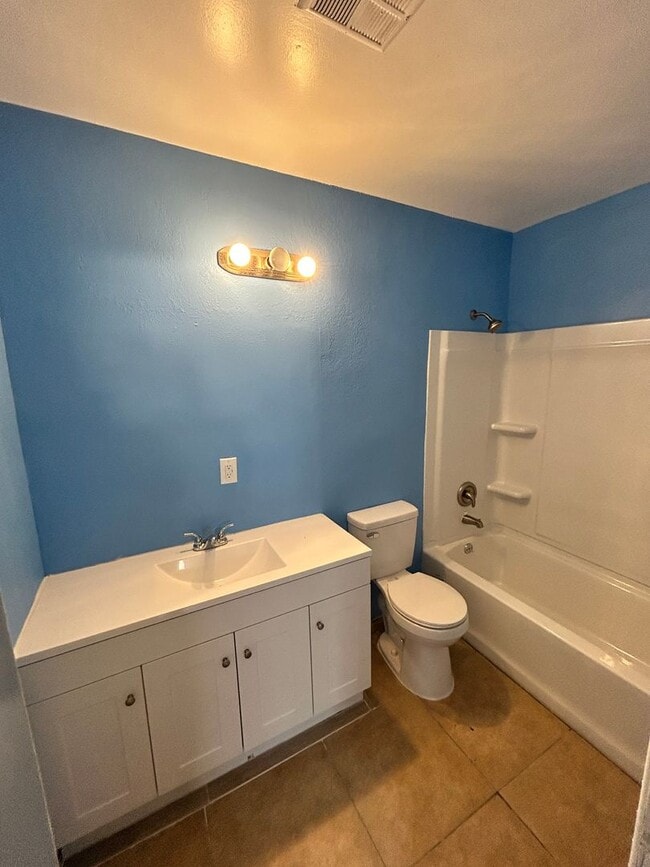 Building Photo - Single Story Home