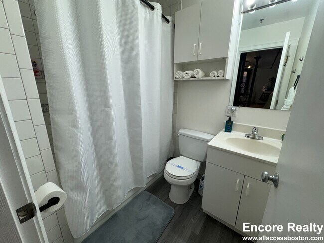 Building Photo - 19 Stanhope St