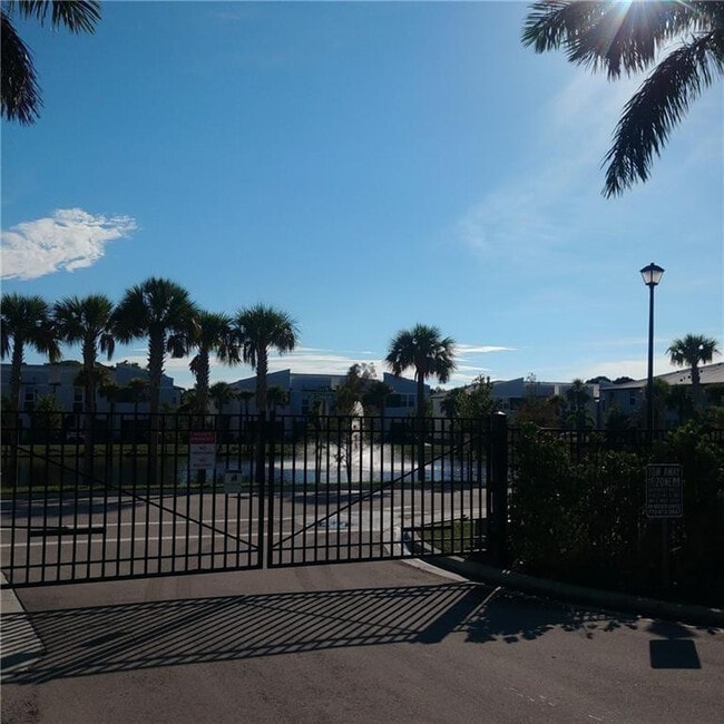 Building Photo - 3919 SE Mentmore Ln