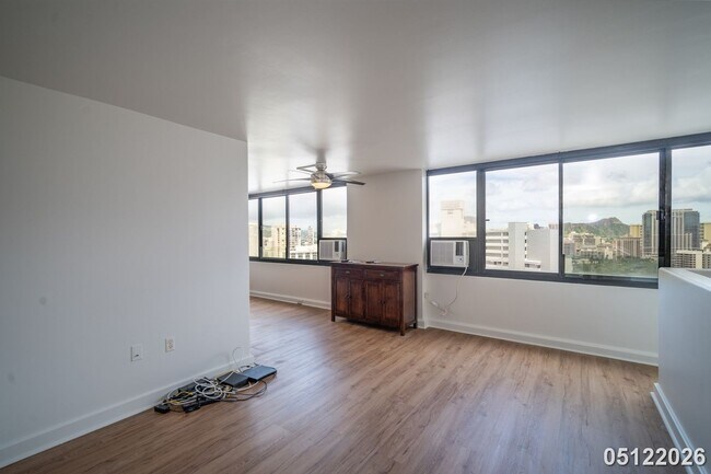 Building Photo - The Windsor, 1bd, 1.5ba, 1prking, Must See, Avail today!