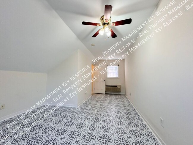 Building Photo - Quiet living in 55+ gated community Condo