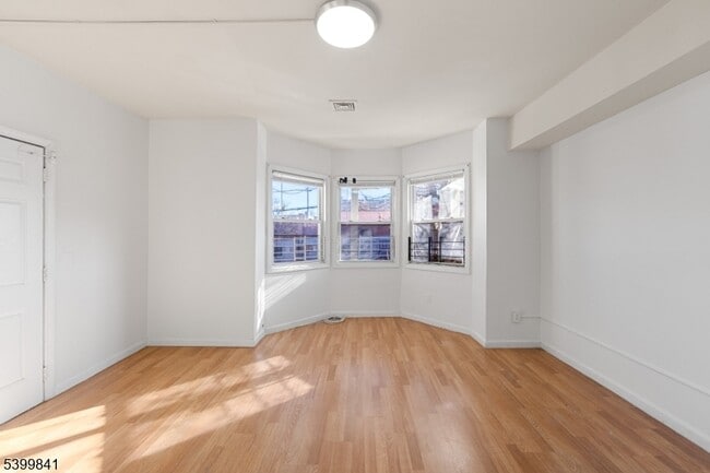 Building Photo - 84 Washington Pl