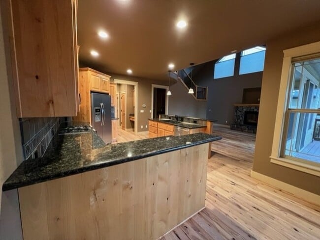 Building Photo - Craftsman home with many upgrades & RV Parking