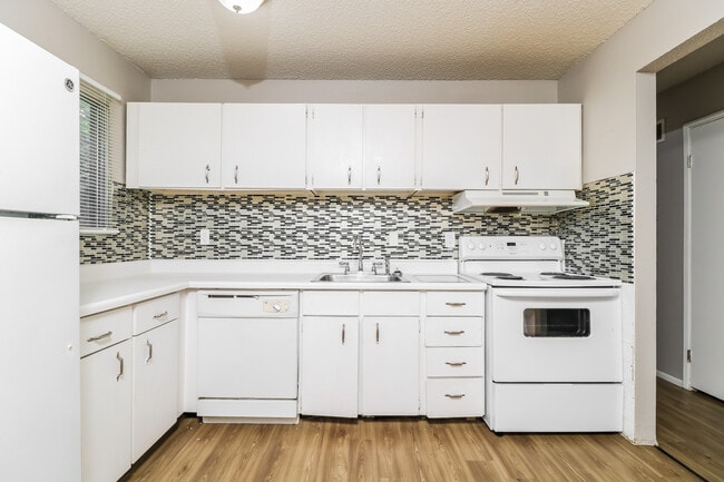 Building Photo - 2032 Farflung Dr