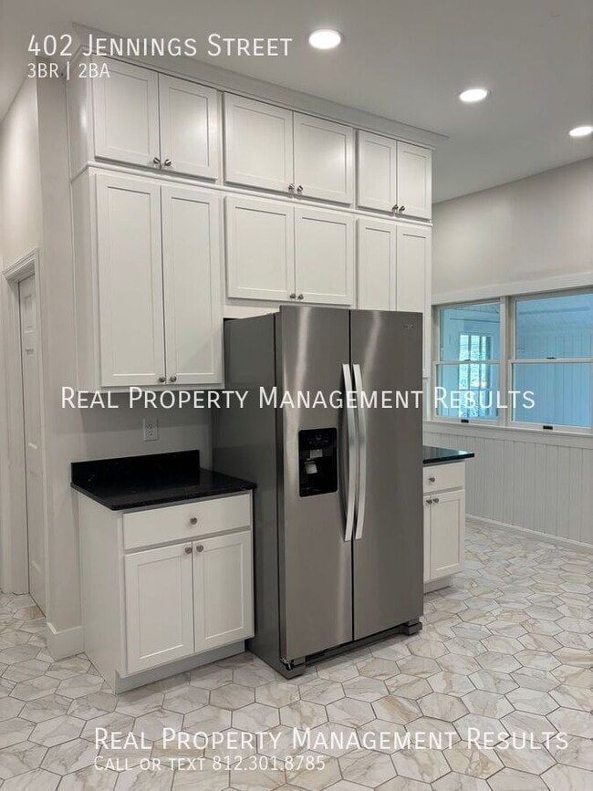 Building Photo - 402 W Jennings St