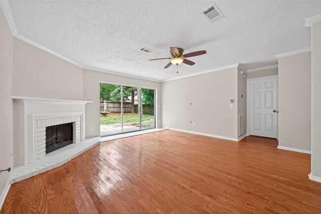 Building Photo - 106 Breezy Point Pl