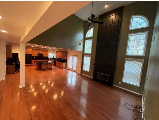 Building Photo - 285 Simonton Crest Dr SE