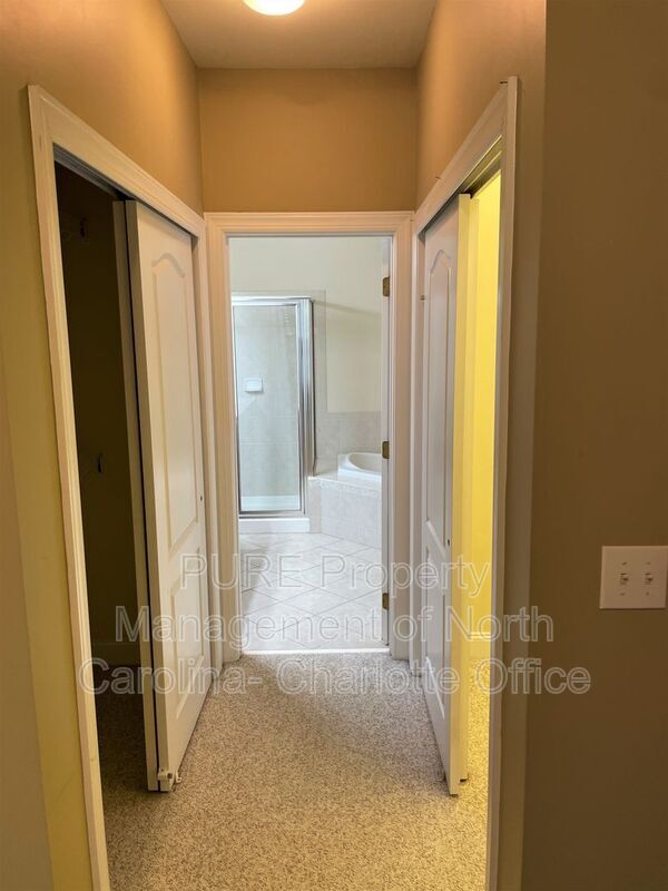 Building Photo - 9504 Lost Key Ct