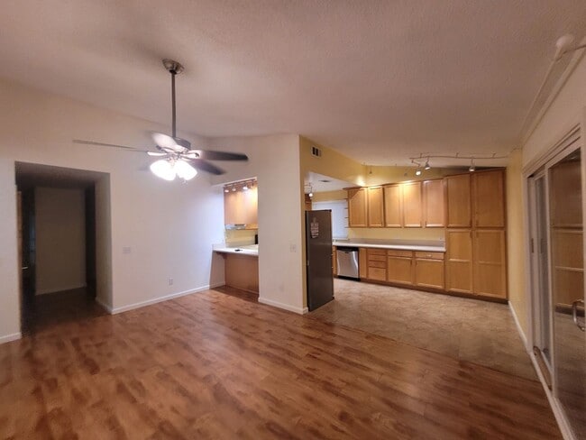 Building Photo - Beautiful home with wood floors