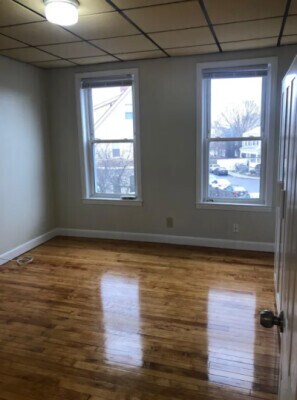 Primary Photo - 77 Lyman Ave