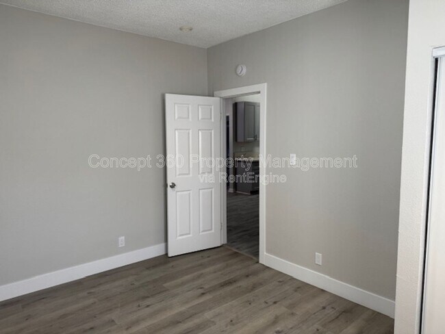 Building Photo - 2028 Chestnut Ave