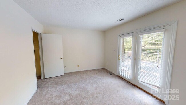 Building Photo - 4025 Woodfox Dr