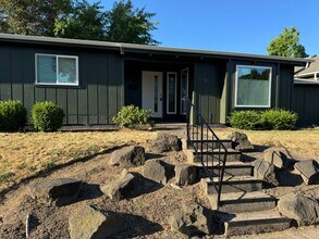 Building Photo - Terrific 3 Bedroom, 2 Bathroom in South Eugene
