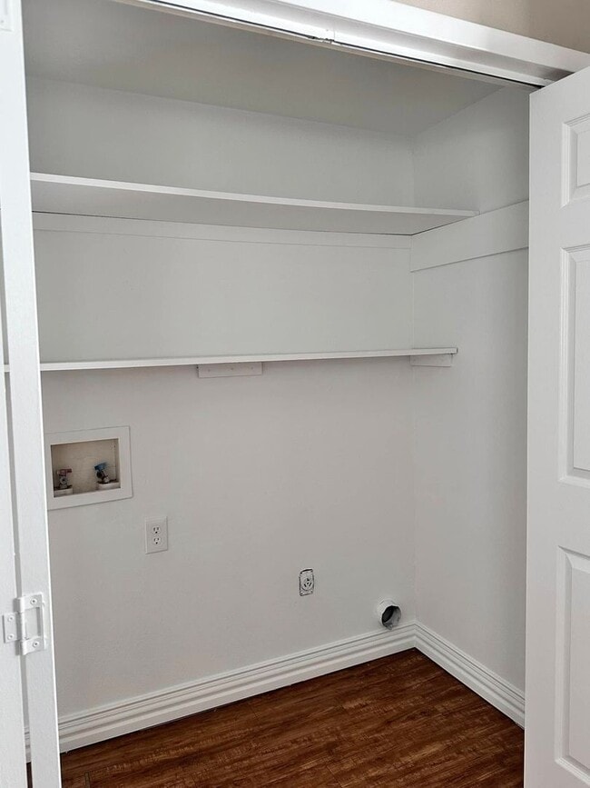 Building Photo - 3 Bedroom 2 bath in Faith Village