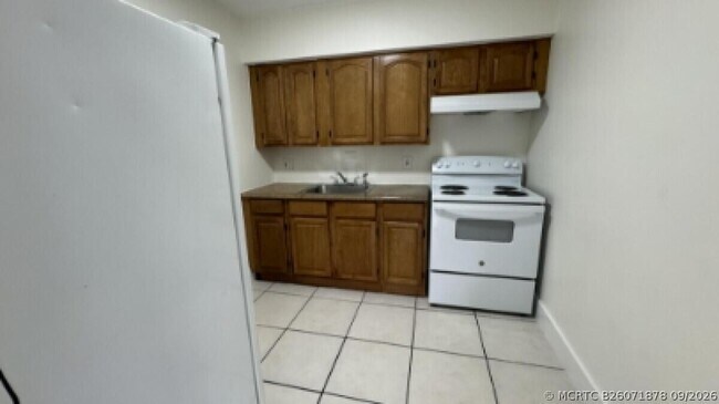 Building Photo - 842 S 63rd Ave