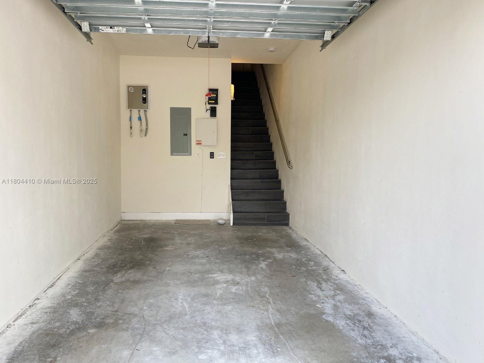 Building Photo - 10220 NW 63rd Ter