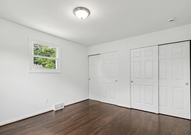 Building Photo - 5522 Lanham Way