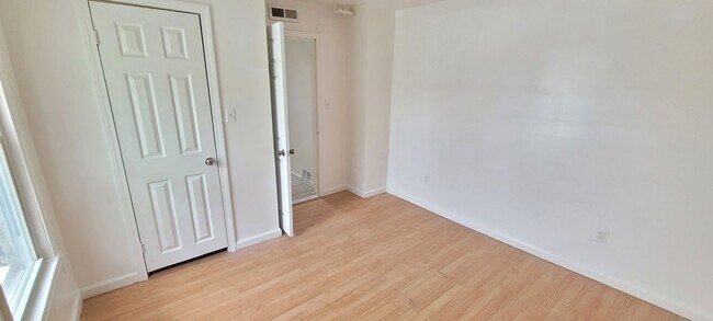 Building Photo - 53 Center St