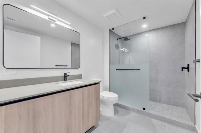 Building Photo - 501 NE 1st Ave