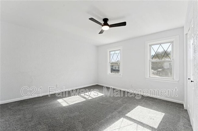 Building Photo - 233 E 19th Ave