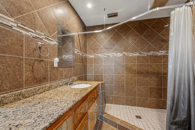 Building Photo - 4811 Soundside Dr