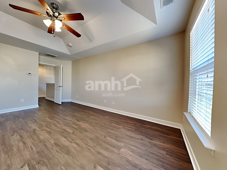 Building Photo - 3048 Adventure Way