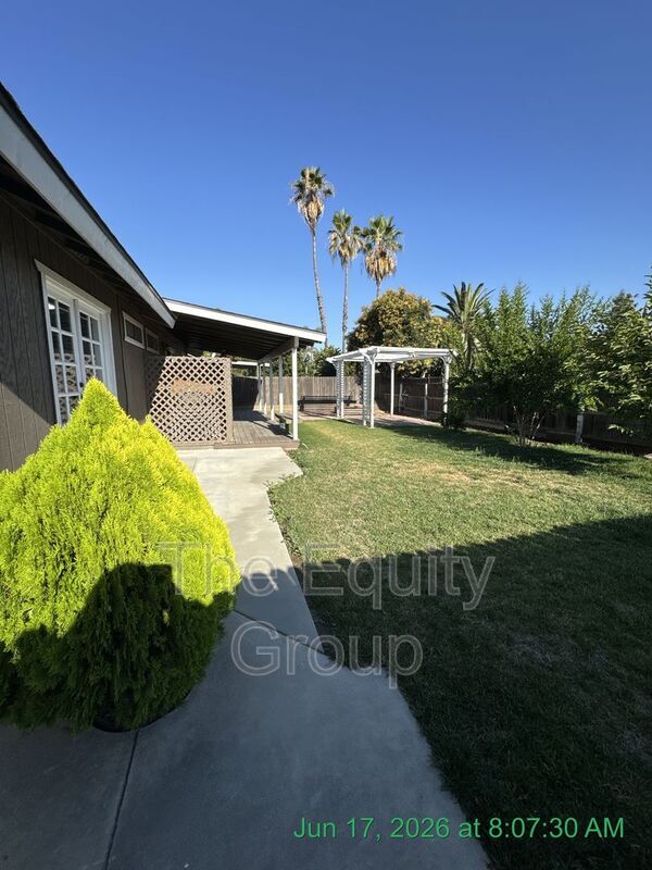 Building Photo - 2601 S Kloth Dr