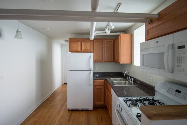 Building Photo - 4356 N Winchester Ave