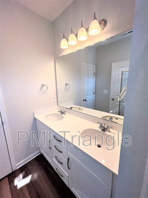 Building Photo - 802 Oak Center Dr