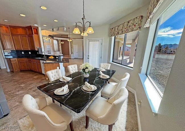 Building Photo - 3580 Prairie Ave