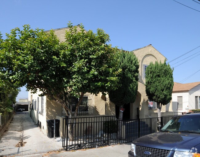 Building Photo - 2726-2728 1/2 Winter St.